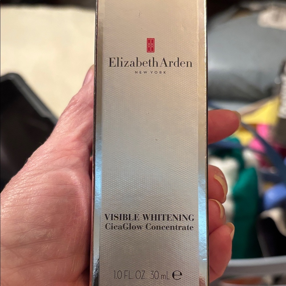 Elizabeth Arden Silver Visible Whitening CicaGlow